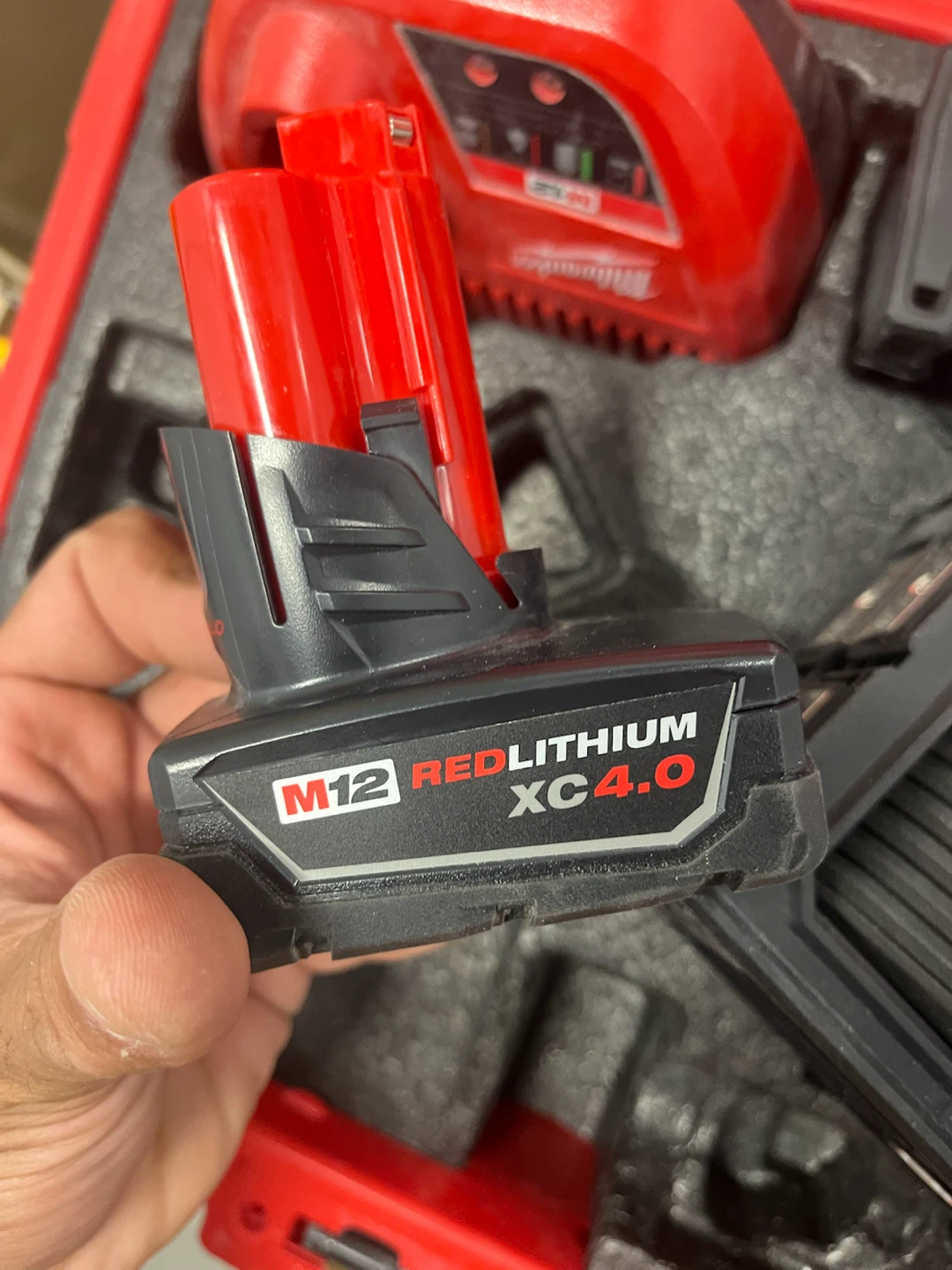 Milwaukee M12 REDLITHIUM XC 4.0 Laser Level Kit - photo 3