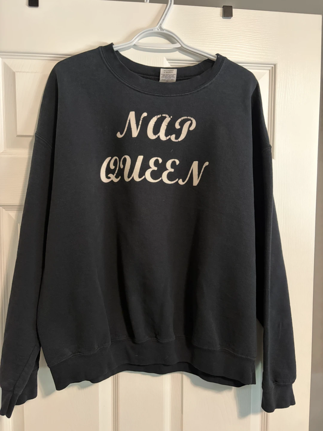 Gildan Nap Queen Crewneck Sweatshirt XL