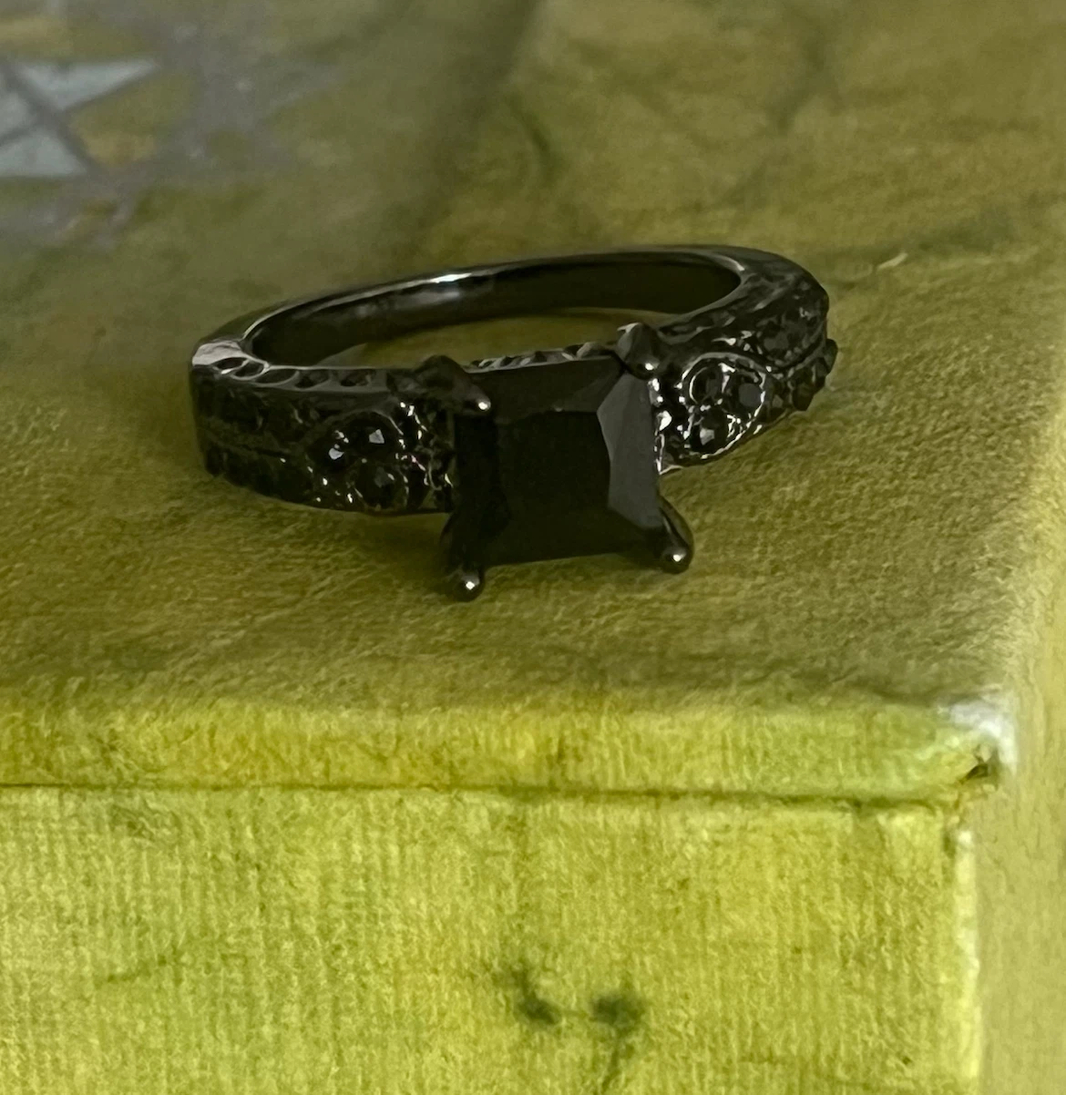 Black Square Cut Gemstone Ring Set - photo 5