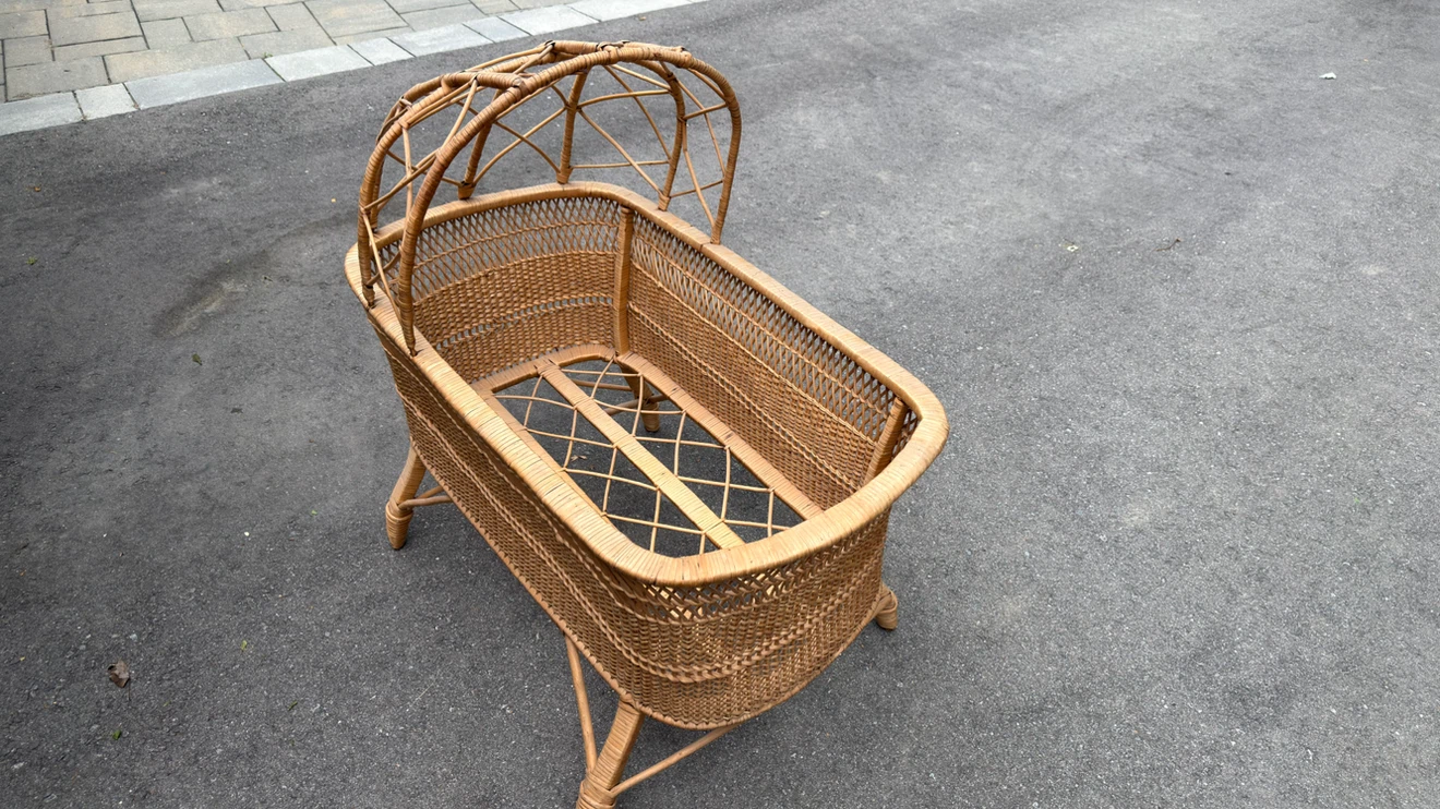 Vintage Wicker Bassinet - photo 2