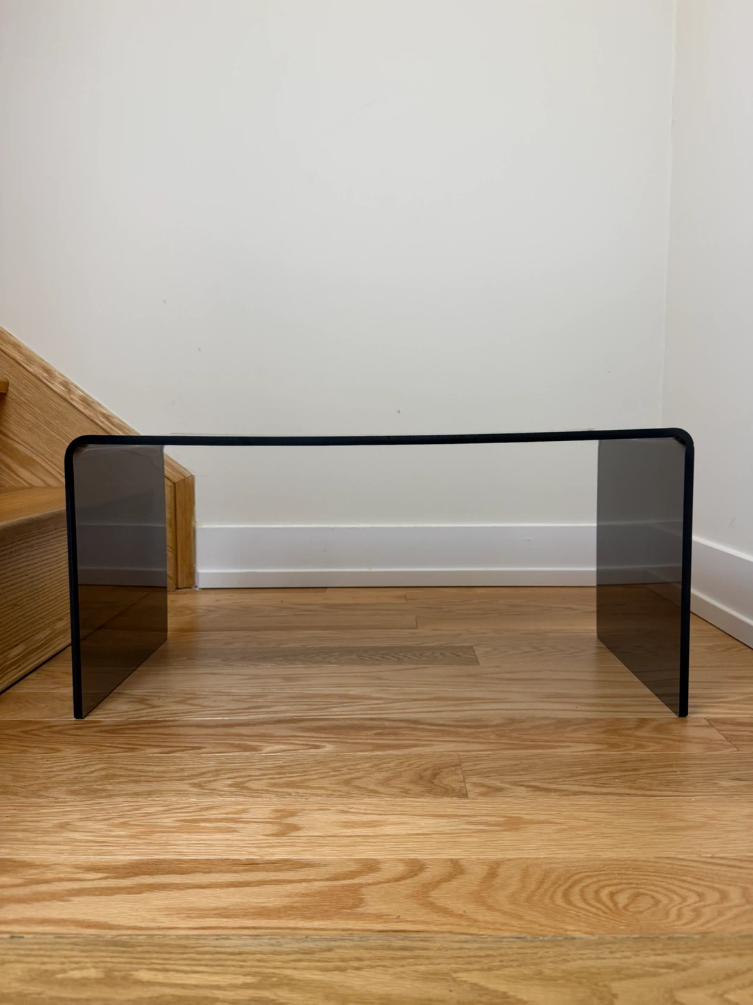 Modern Acrylic C-Shape Side Table - photo 2