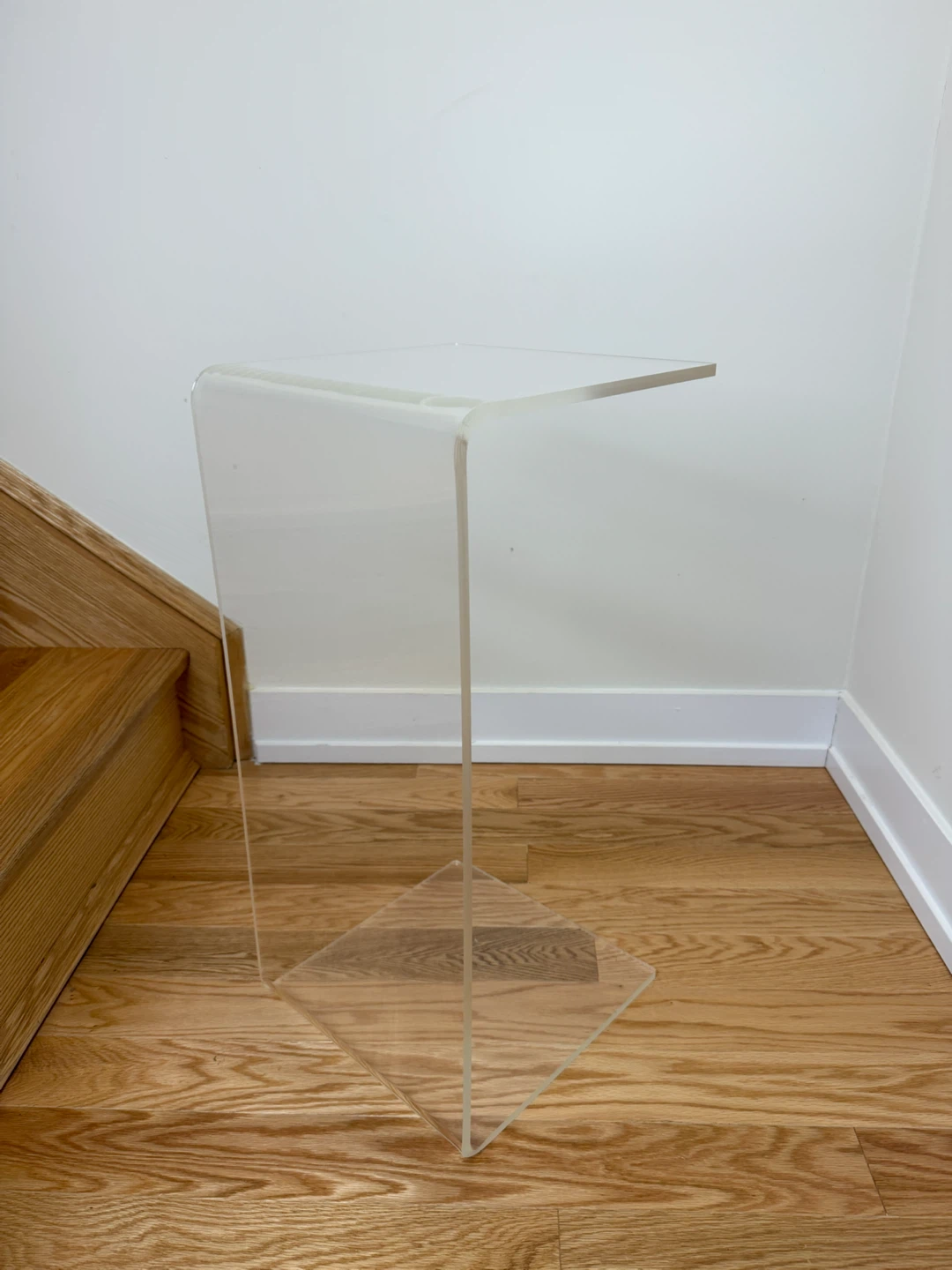Modern Acrylic C-Shape Side Table - photo 4