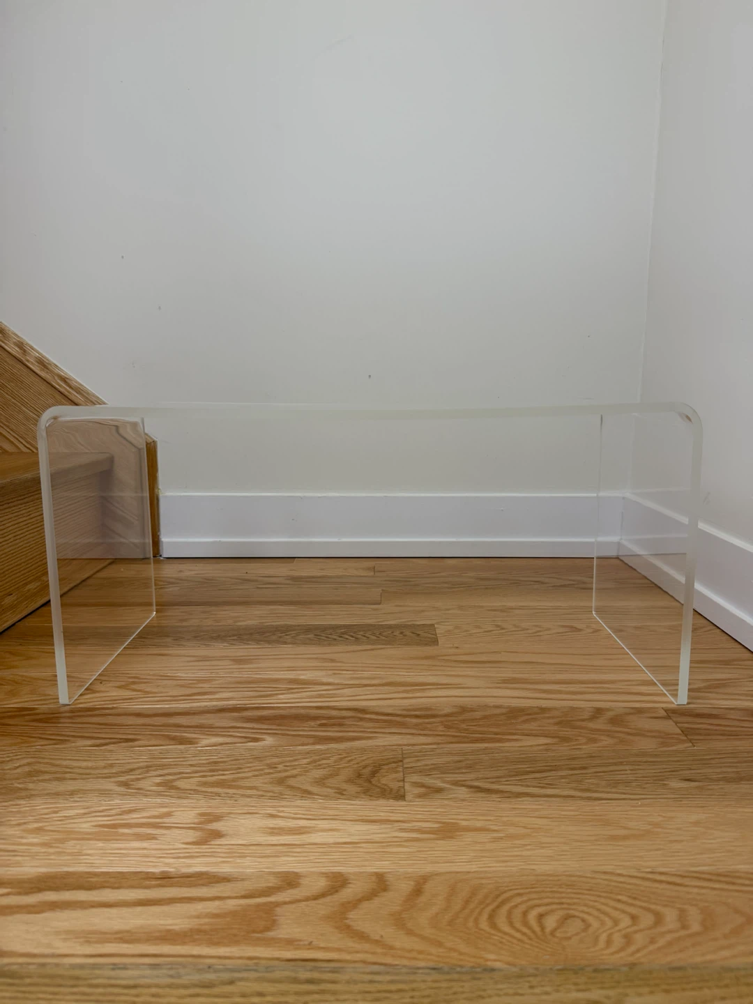Modern Acrylic C-Shape Side Table - photo 5