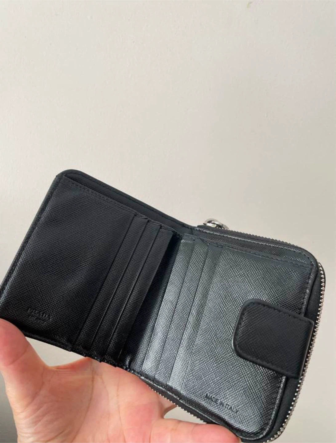 Authentic Prada saffiano leather wallet - photo 2