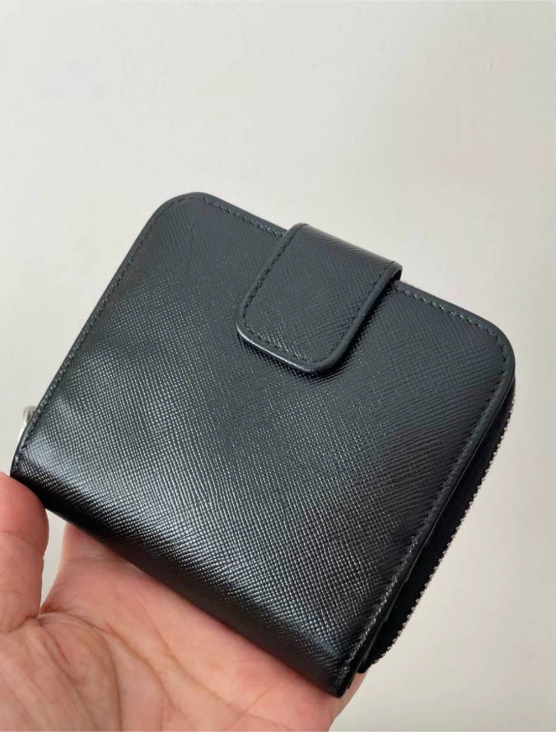 Authentic Prada saffiano leather wallet - photo 3