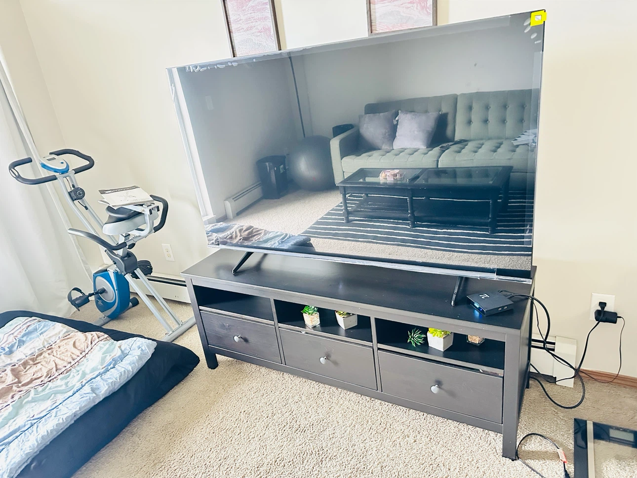 65” Hisense qled smart tv and tv stand