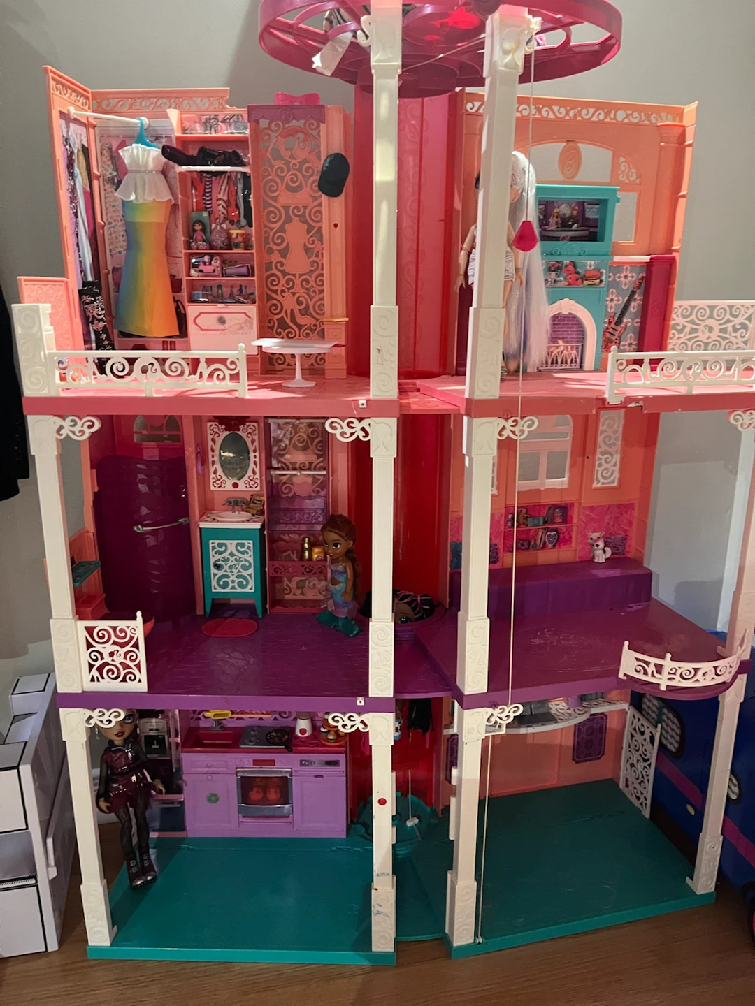 Dollhouse with Furniture