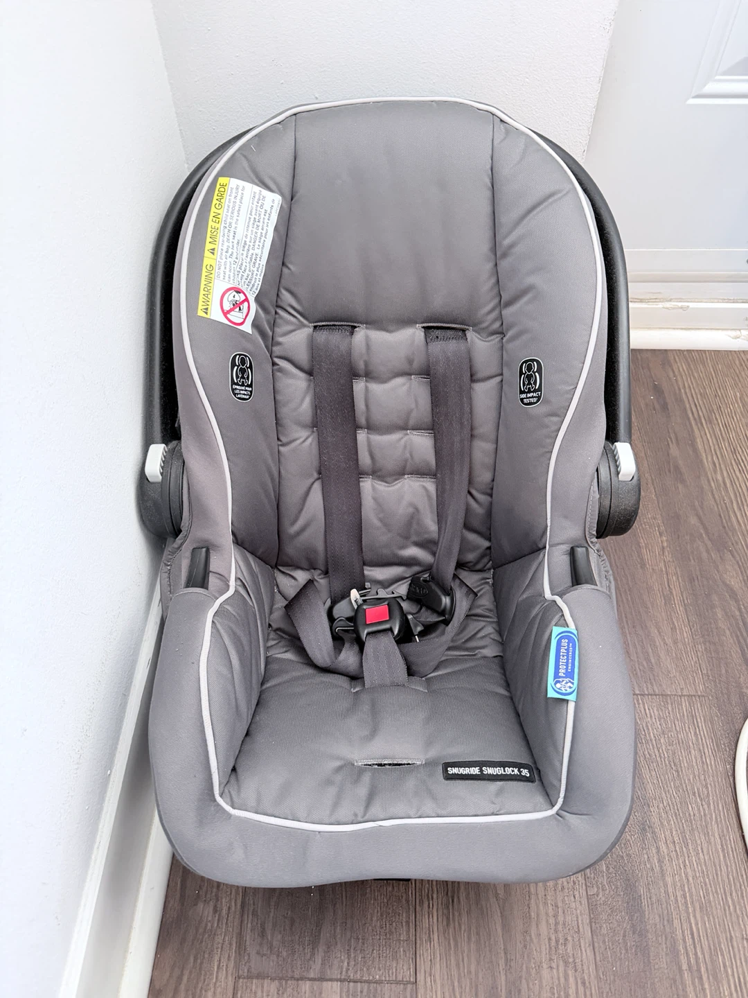 Graco Infant Car Seat with base