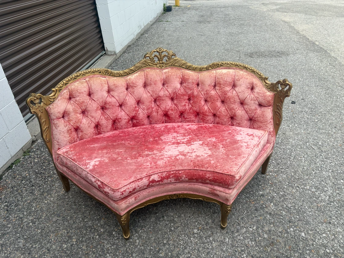 Free delivery used Vintage Pink Settee - photo 2