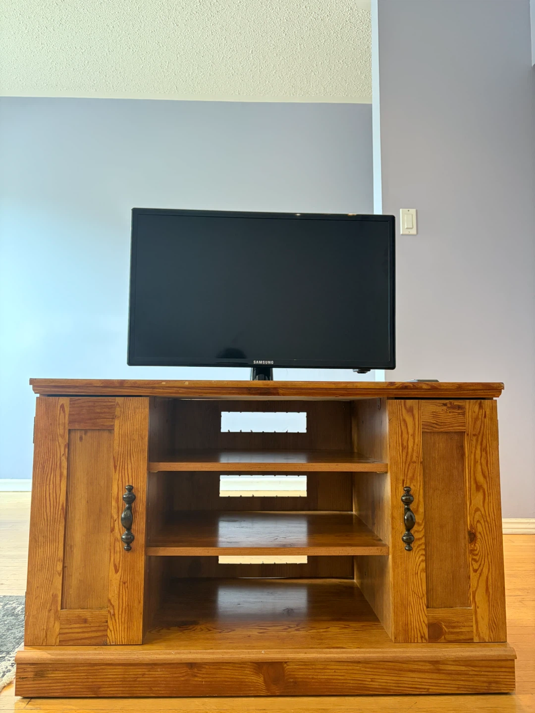 Solid Wood TV Stand & Media Console | Heavy| Excellent Condition - photo 3