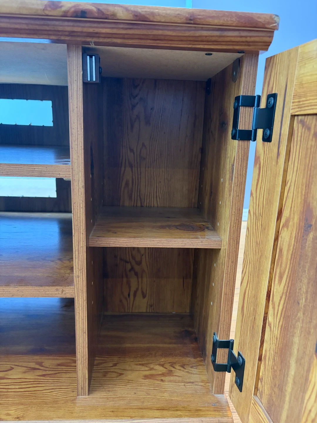 Solid Wood TV Stand & Media Console | Heavy| Excellent Condition - photo 5