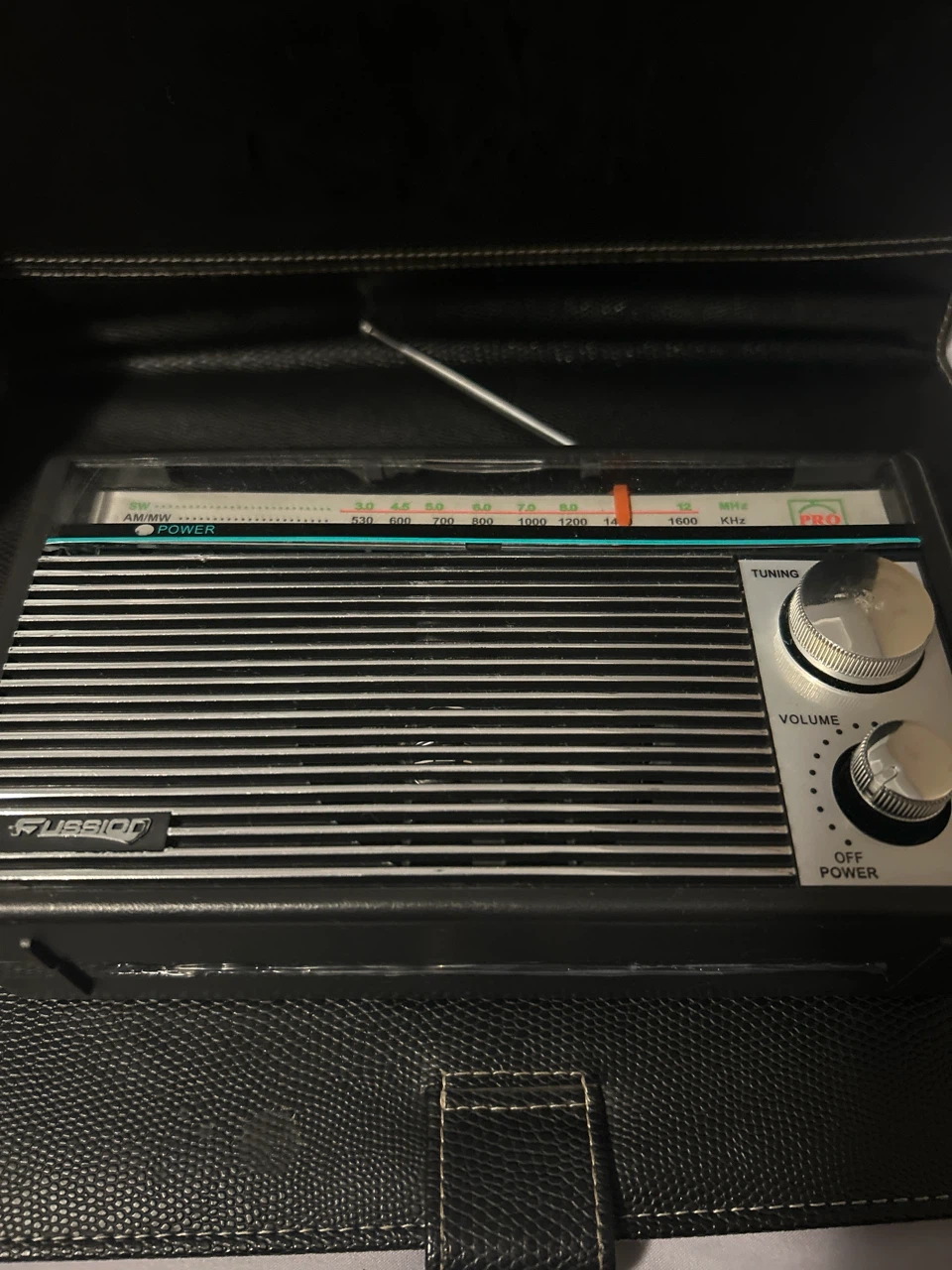 Fusion FR-2302 Portable AM/FM Radio