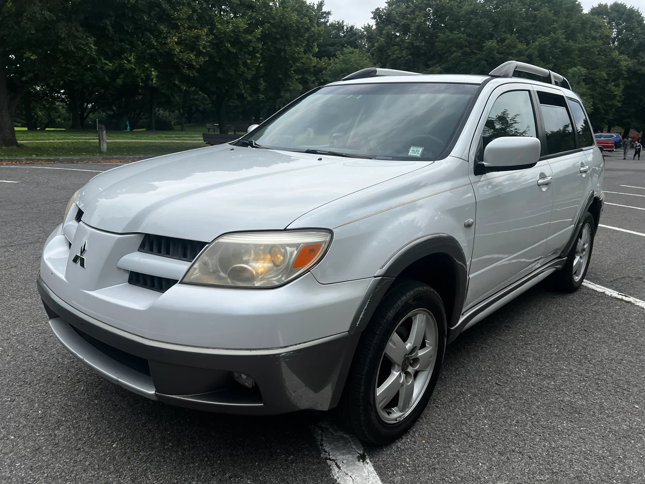 2005 White Mitsubishi Outlander - photo 3
