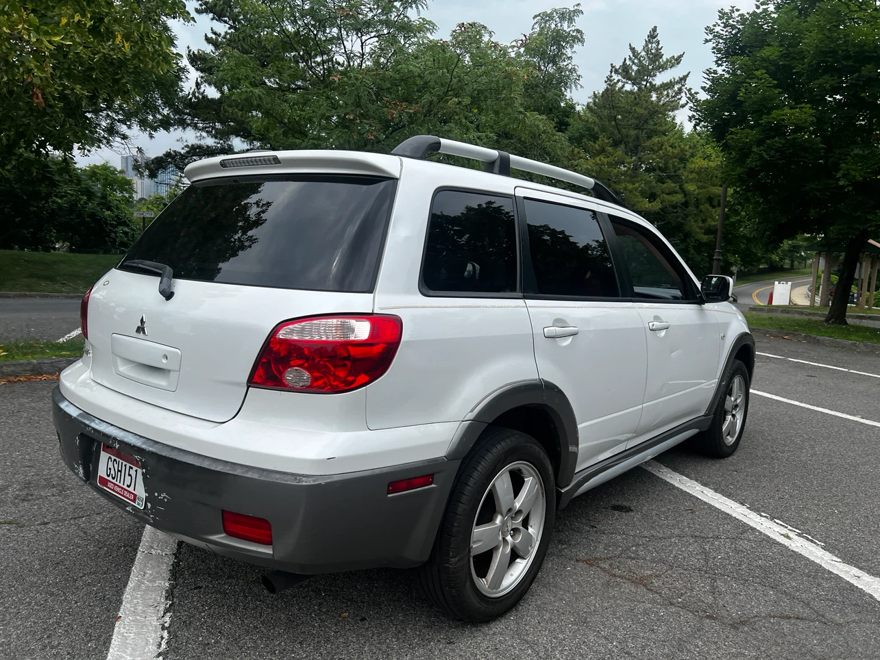 2005 White Mitsubishi Outlander - photo 5