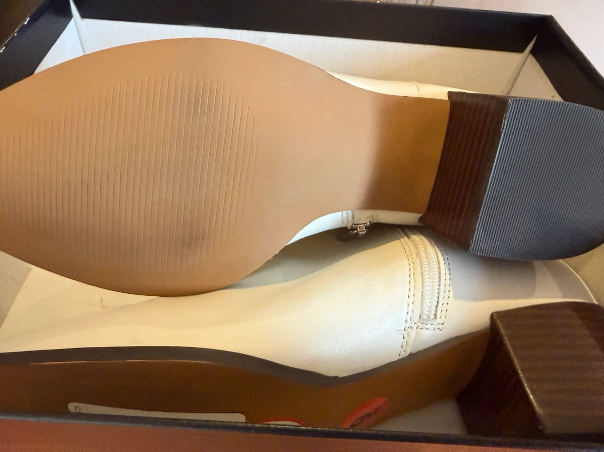 Women's Cream Ankle Boots size 9 - photo 2