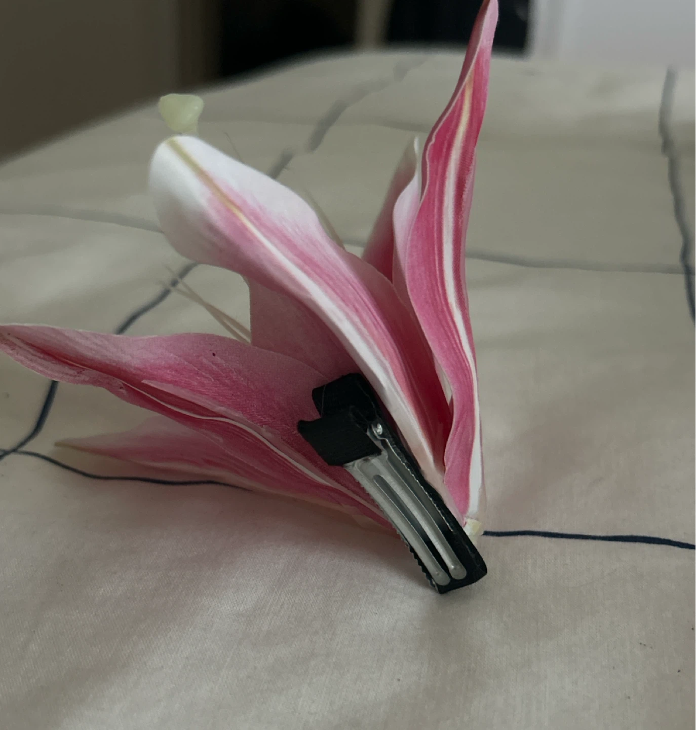 Pink and White Lily Flower hair clip - photo 2