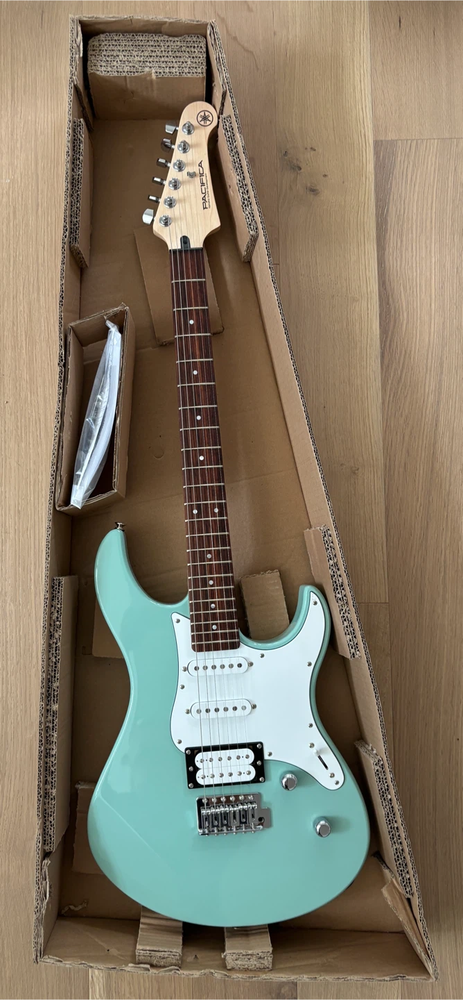 Yamaha PAC112V Electric Guitar - Aqua Blue