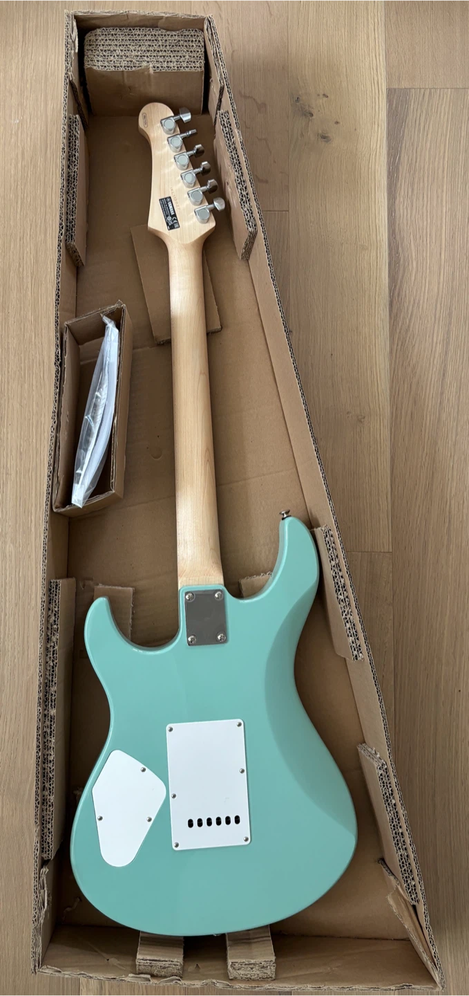 Yamaha PAC112V Electric Guitar - Aqua Blue - photo 2