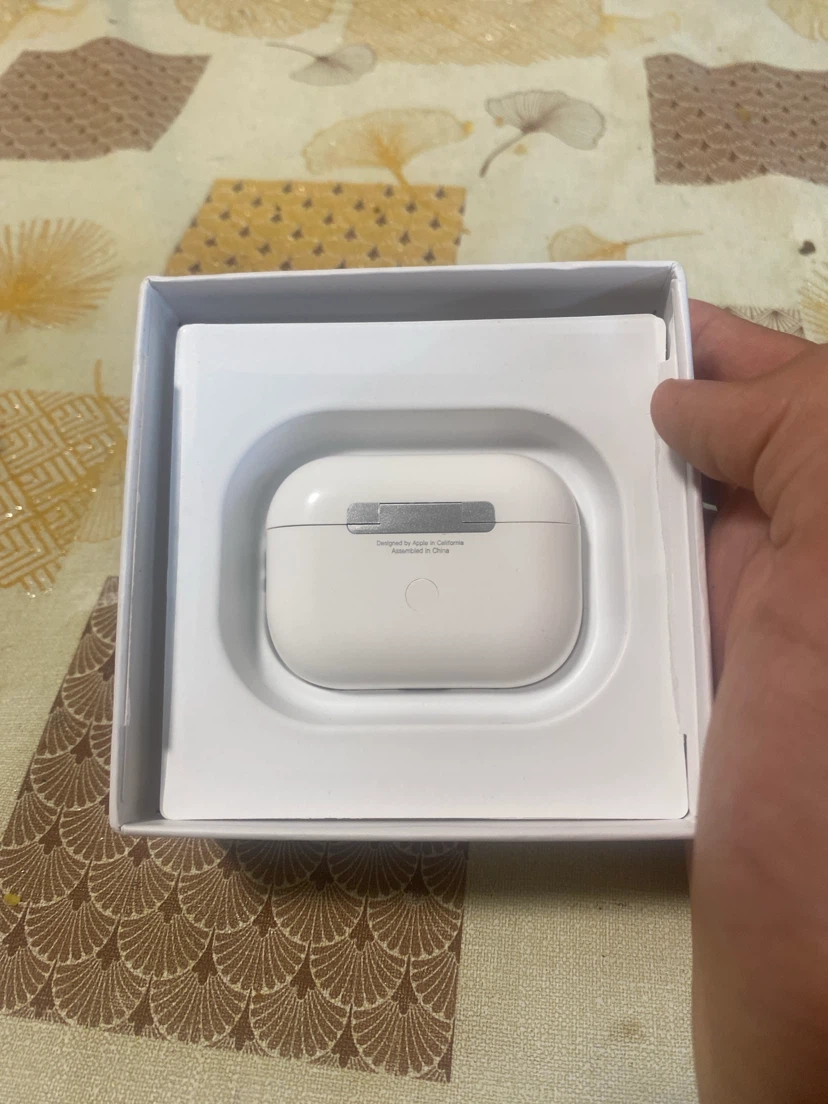 Apple AirPods Pro (2nd Gen) with MagSafe Charging Case - photo 2