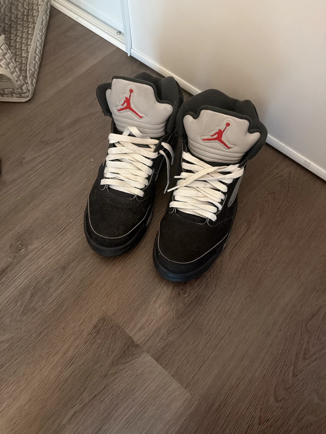 Air Jordan 5 black metallic reimagined size 8 mens