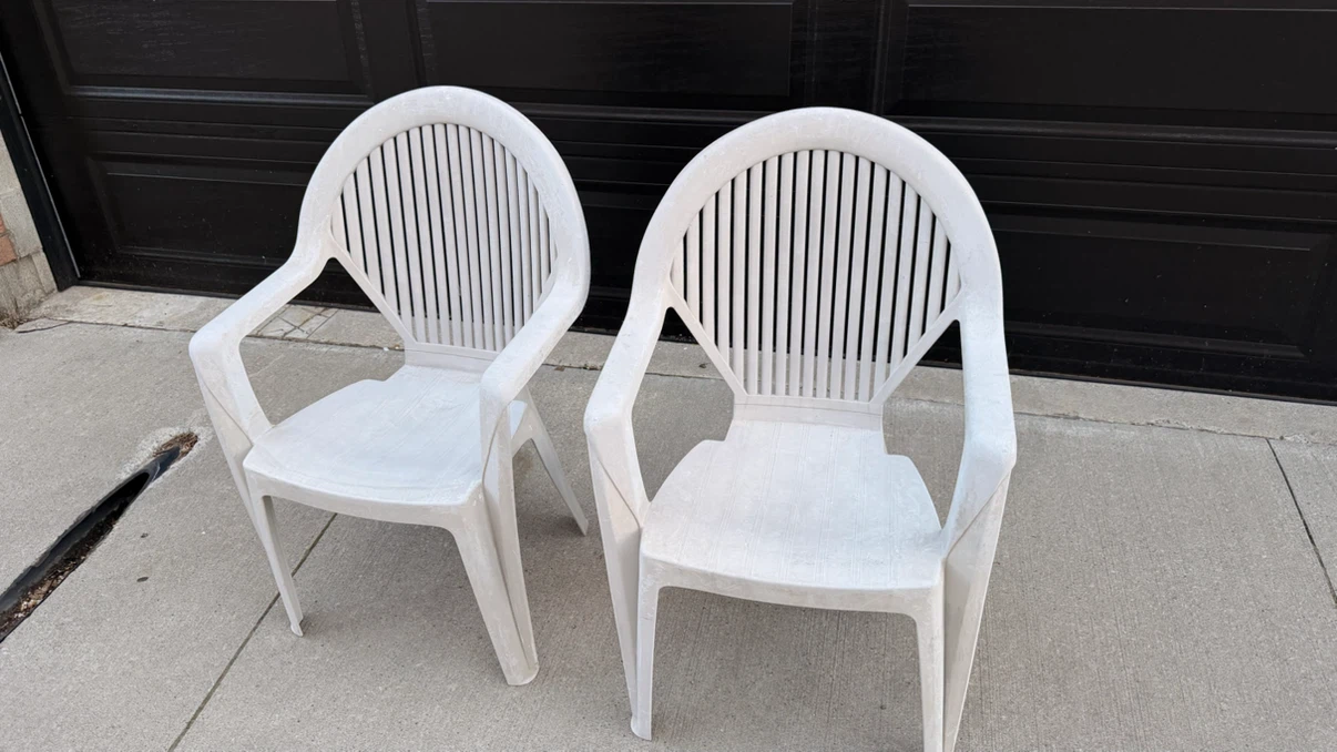 Pair of White Plastic Patio Chairs - photo 5