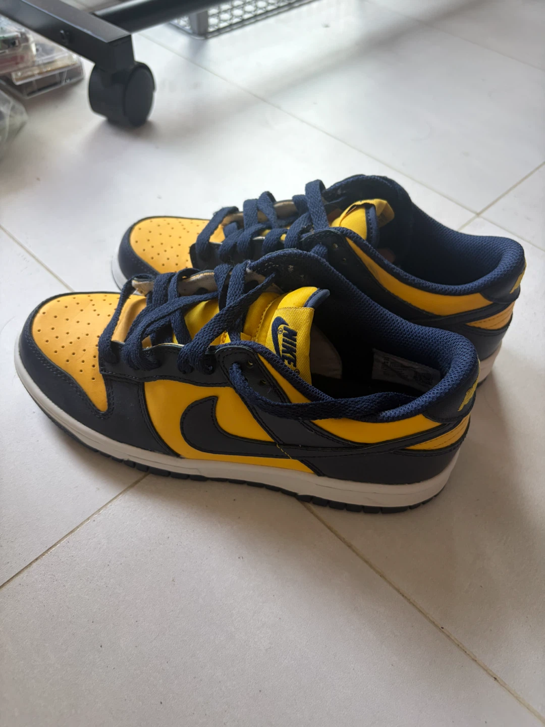 Nike Dunk Low color Michigan size 5Y