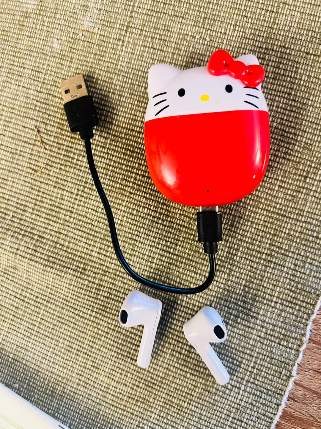 Hello Kitty ear buds