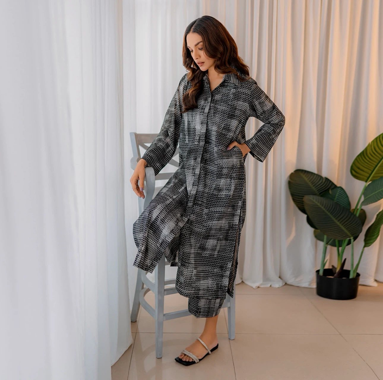 Women's Black & Grey grip silk Printed Button-Up Dress - photo 4