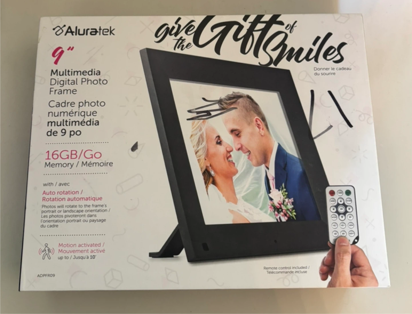 Aluratek 9" Multimedia Digital Photo Frame with Remote