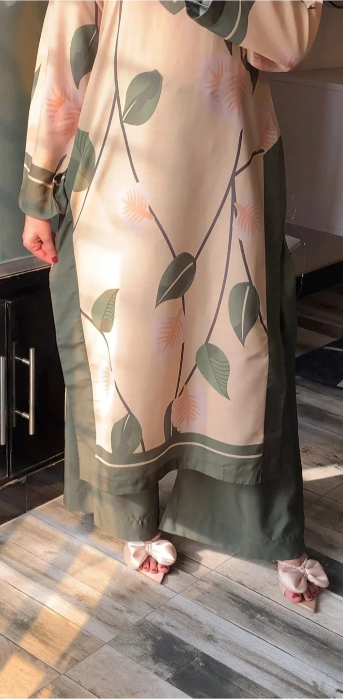 Women's Beige and Green grip silk Floral Kurti with Pants - photo 3
