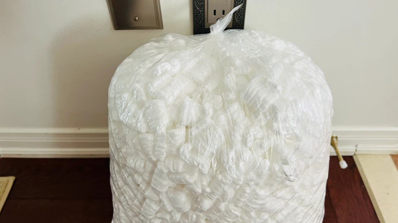 Styrofoam packing peanuts - photo 2