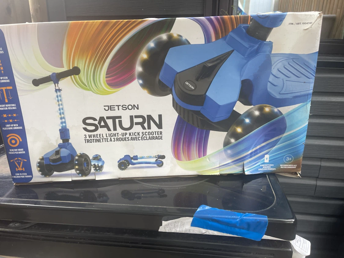 Jetson Saturn 3 Wheel Light-Up Kick Scooter - photo 2