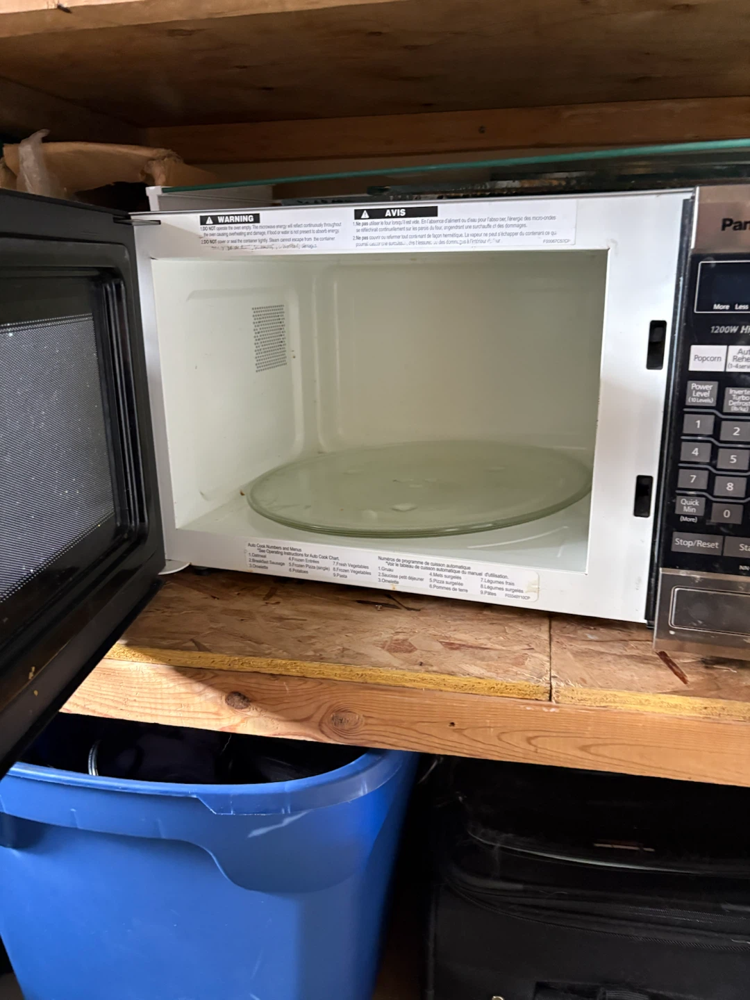 Panasonic 1200W Microwave - photo 2