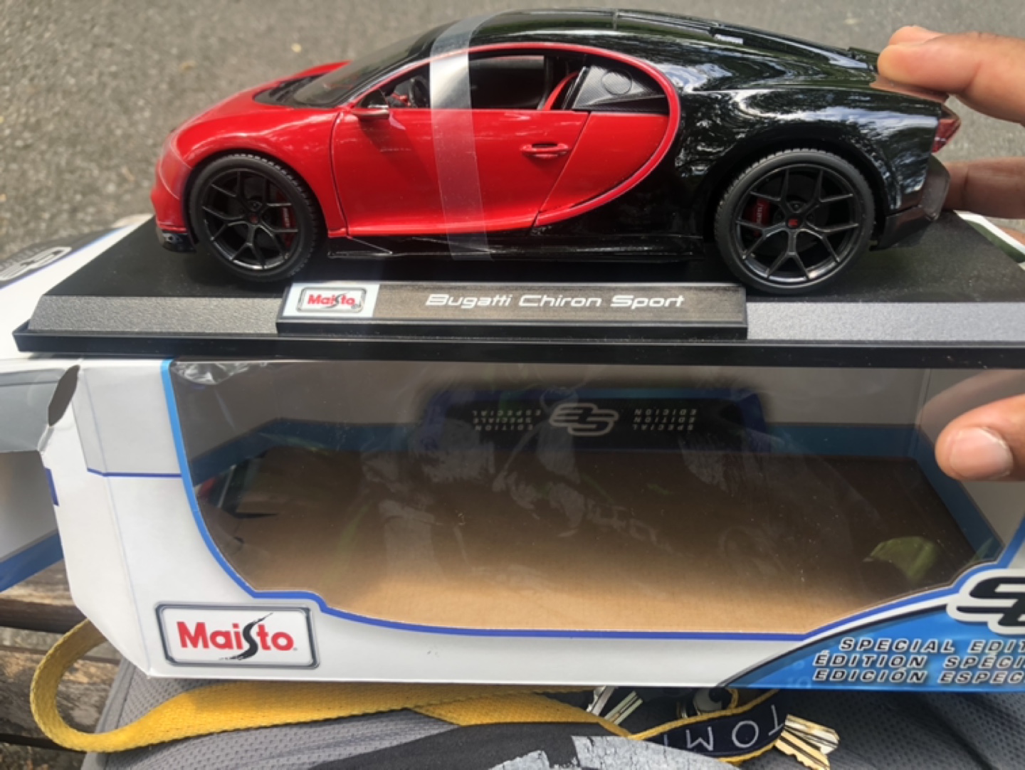 Maisto Bugatti Chiron Sport Diecast Model Car