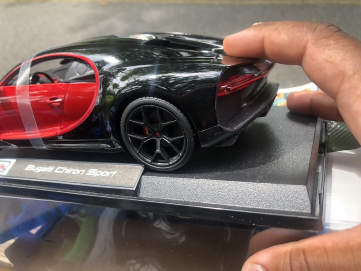 Maisto Bugatti Chiron Sport Diecast Model Car - photo 3