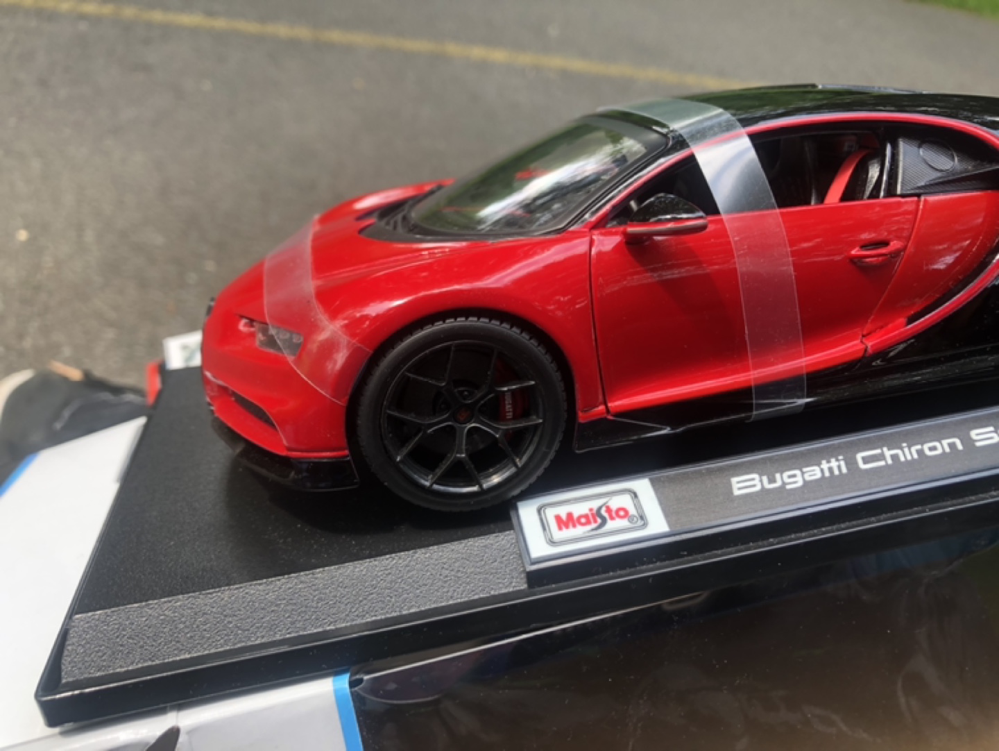 Maisto Bugatti Chiron Sport Diecast Model Car - photo 2