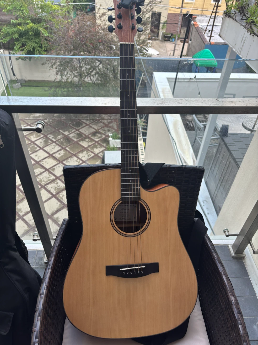 Donner Acoustic Guitar with Gig Bag, Capo, and Strings - photo 3