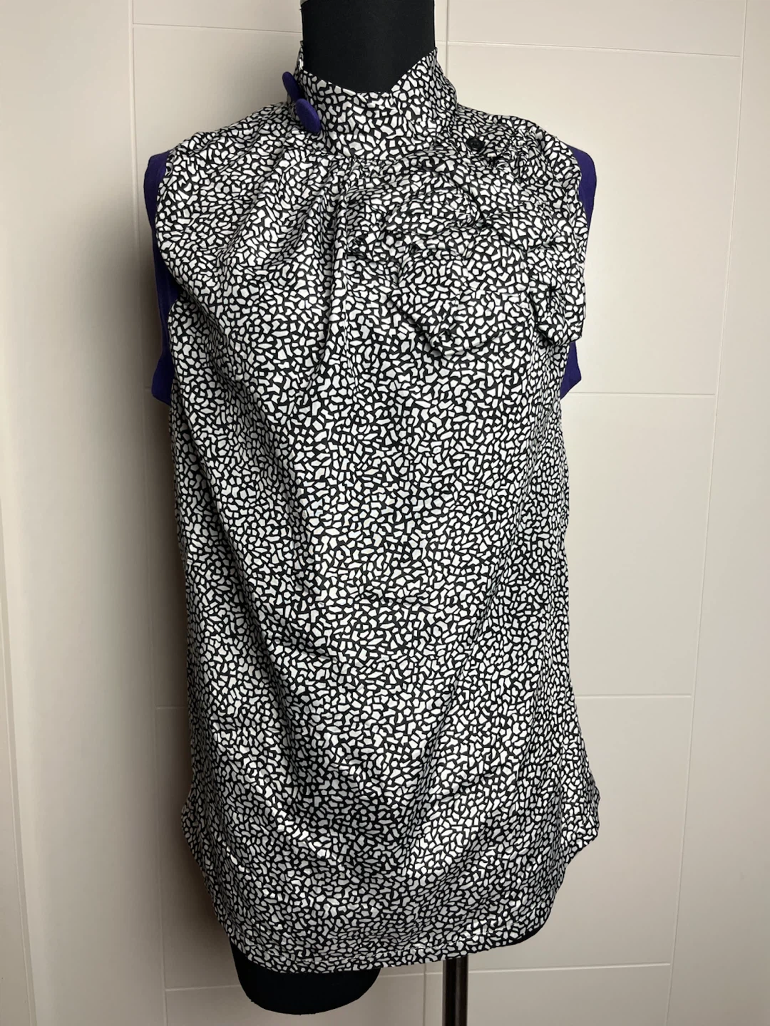 SUPAYANA Sleeveless Black and White Pattern Top