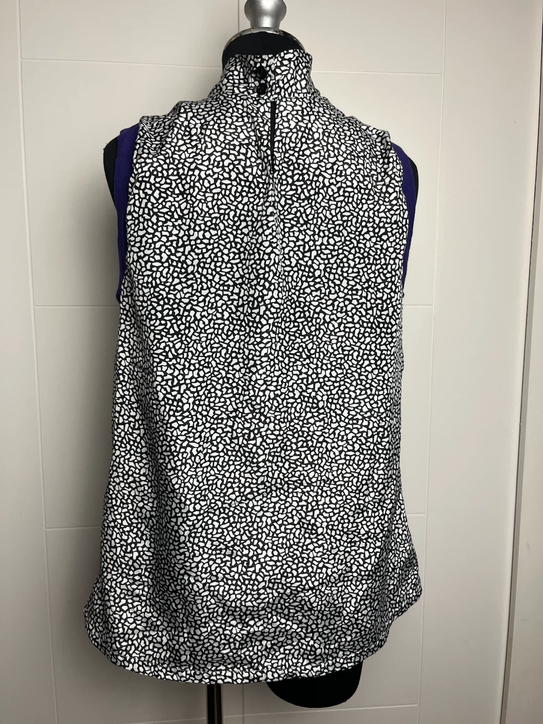 SUPAYANA Sleeveless Black and White Pattern Top - photo 2
