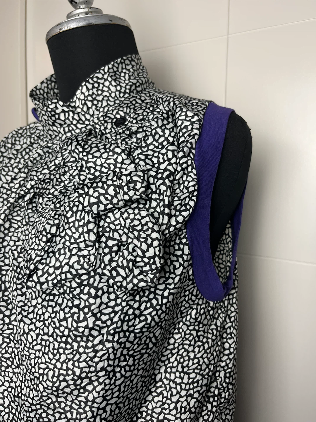 SUPAYANA Sleeveless Black and White Pattern Top - photo 3