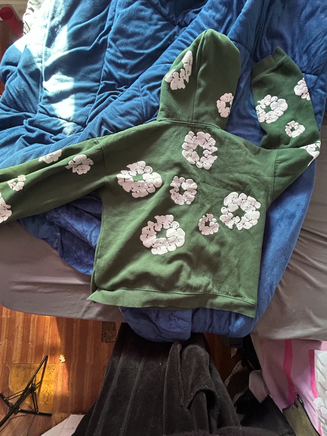 Green Hoodie with White Flower Design - photo 3