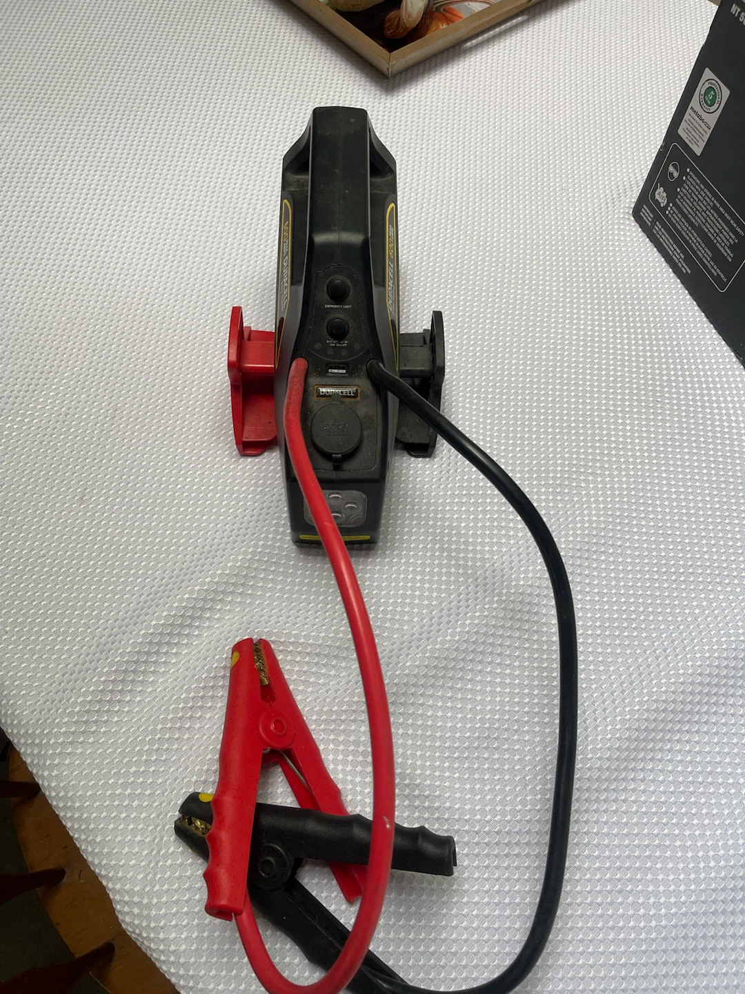 Duracell 600 Peak Amps Jump Starter - photo 2