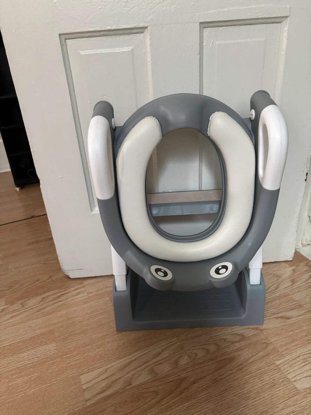Grey Frog Potty Training Seat with Steps - photo 2