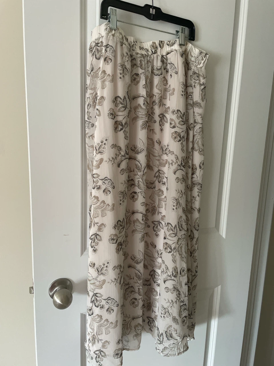 Brand new Reitmans Floral Midi Skirt - Size M