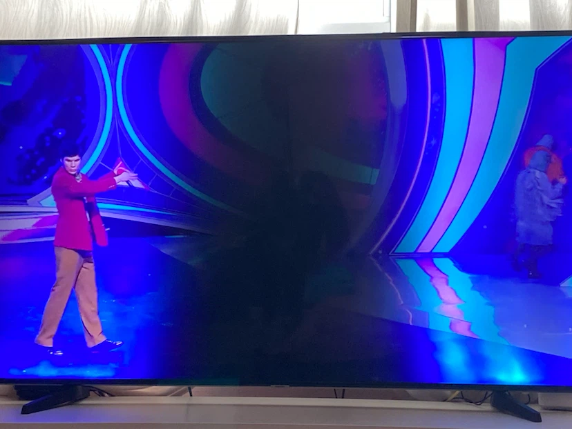 65” Samsung Smart TV – Powers On – Screen Defect – $40 - photo 2
