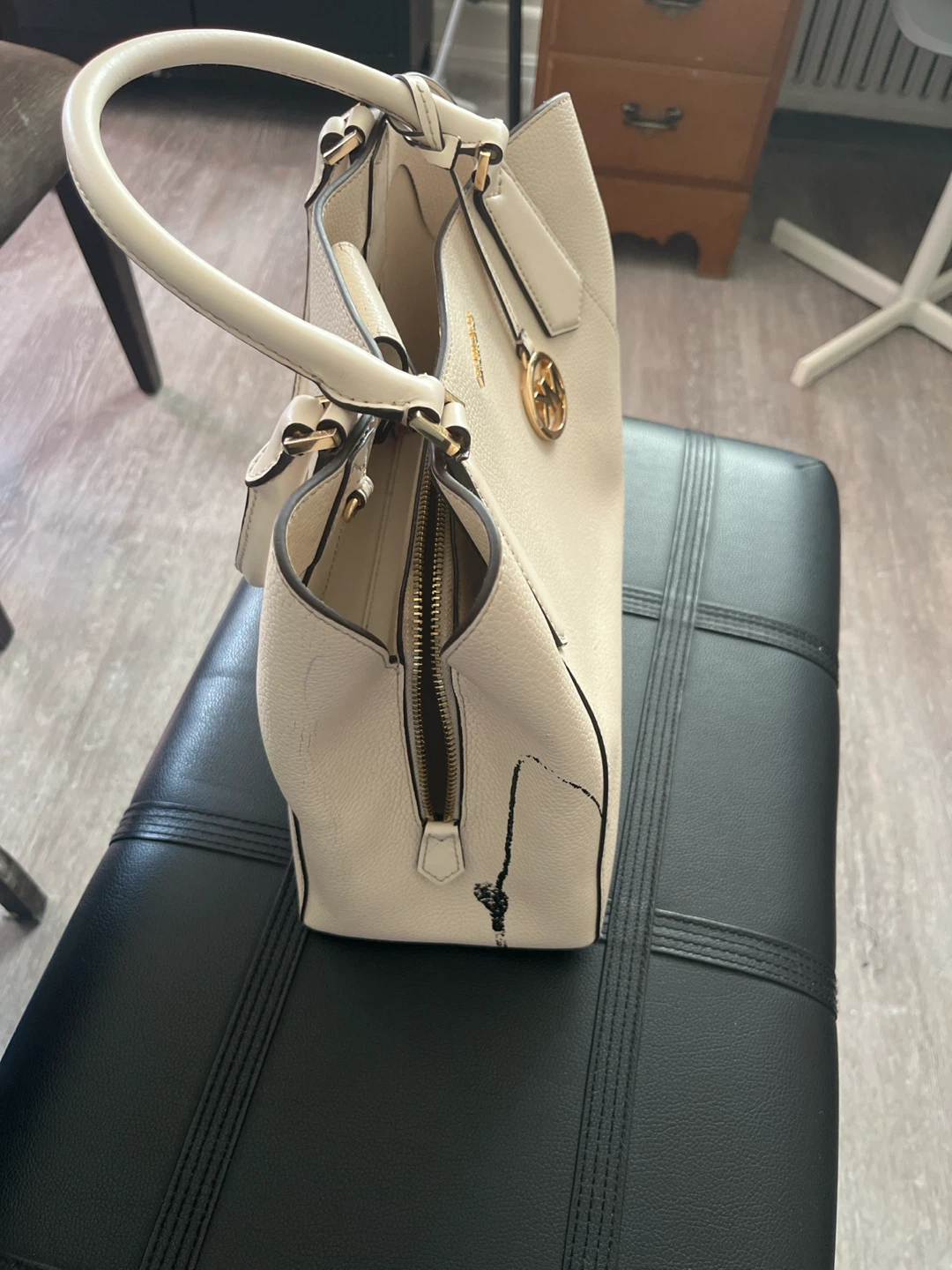 Micheal Kors cream coloured purse with paint - photo 2