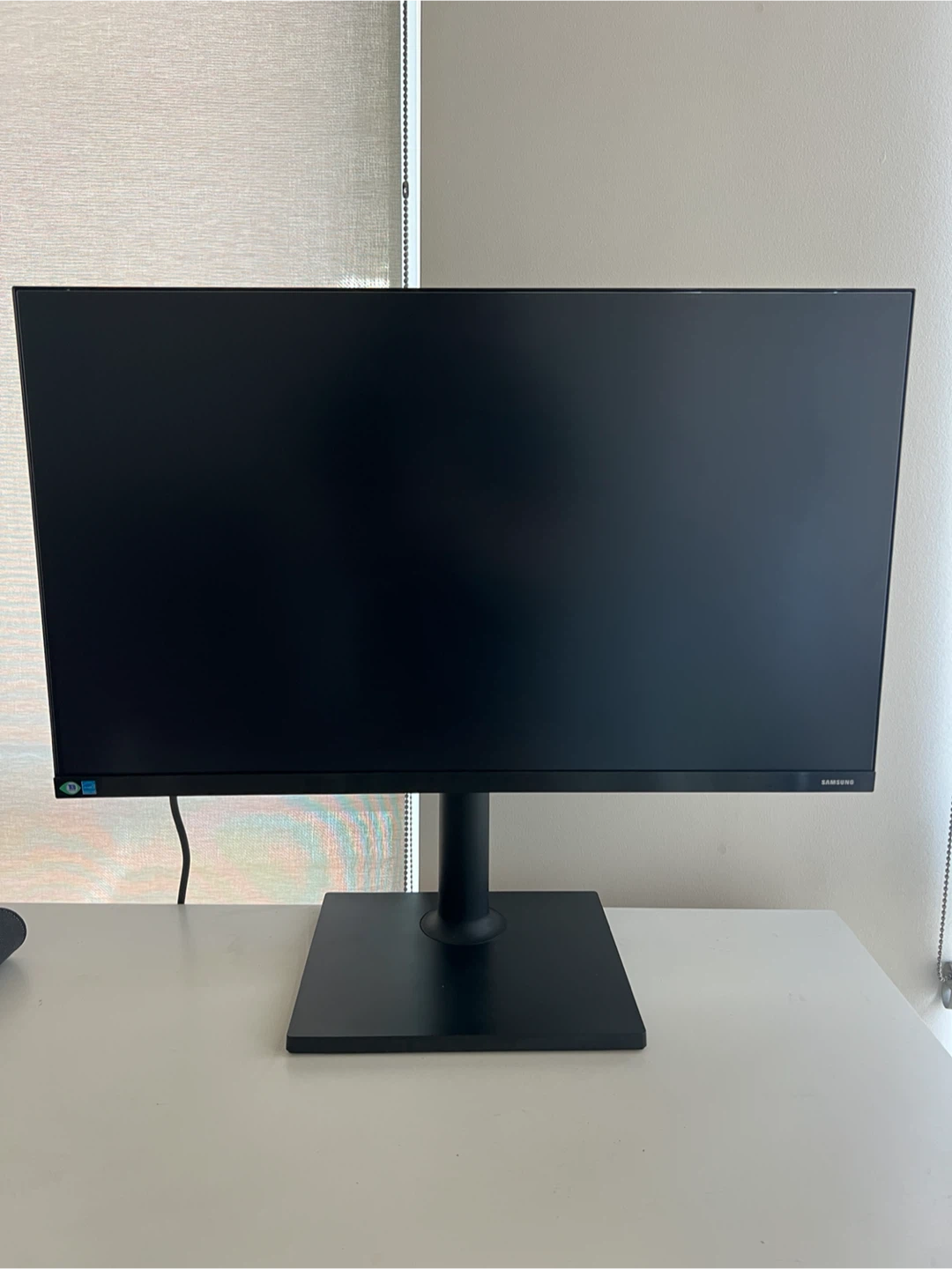 Samsung Professional Monitor – 27” Full HD
