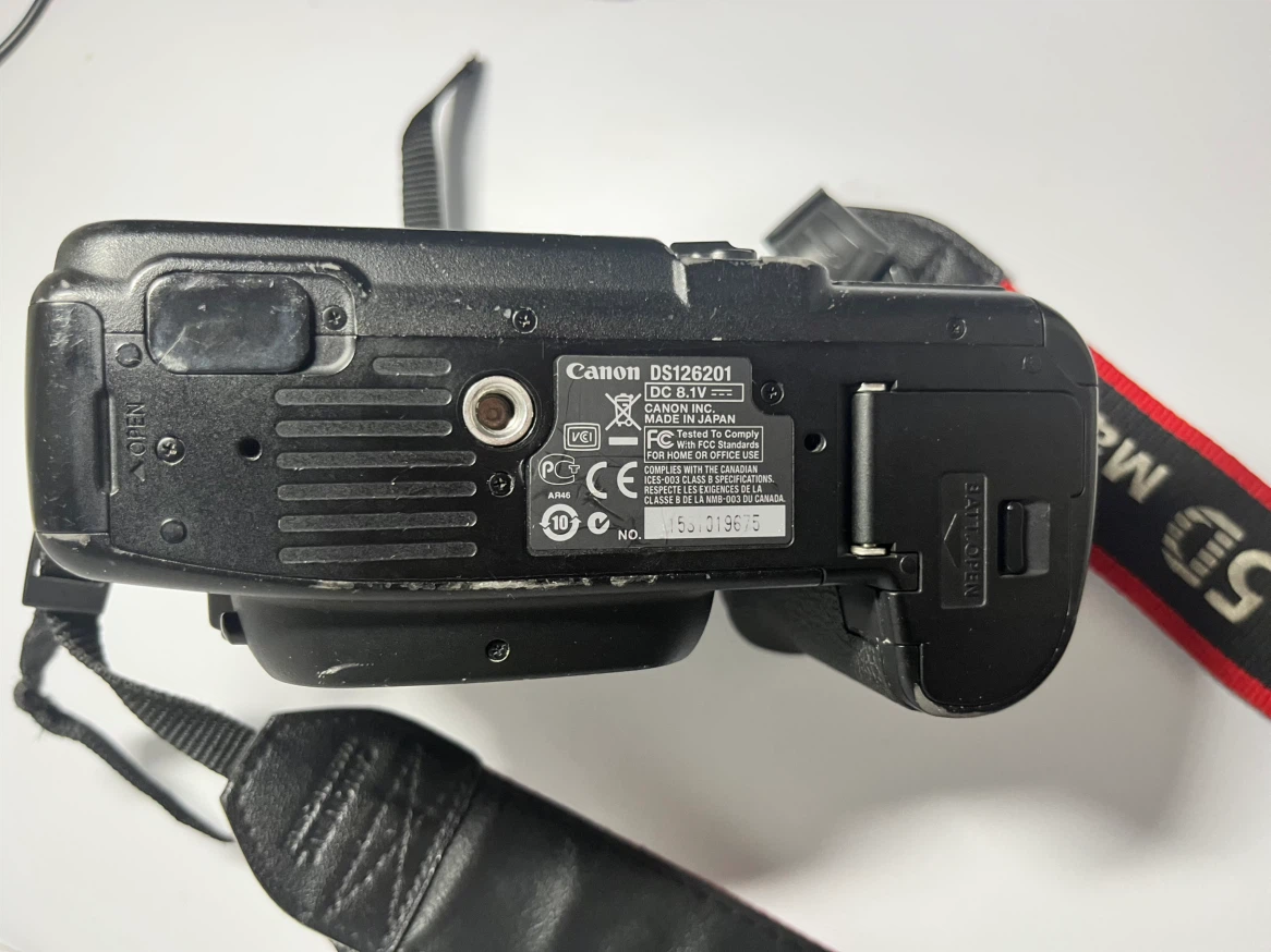 (Free Filters) Canon EOS 5D Mark II – Works Like New - photo 3