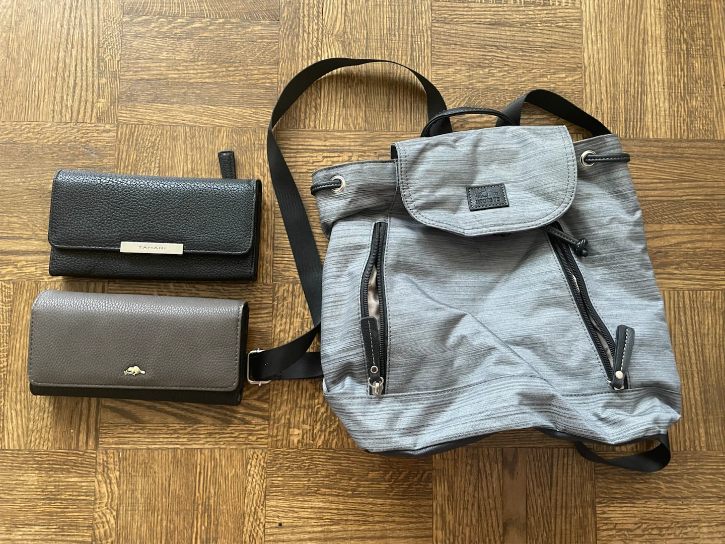 $35 Or Best Offer! Roots brand bag and never used wallets