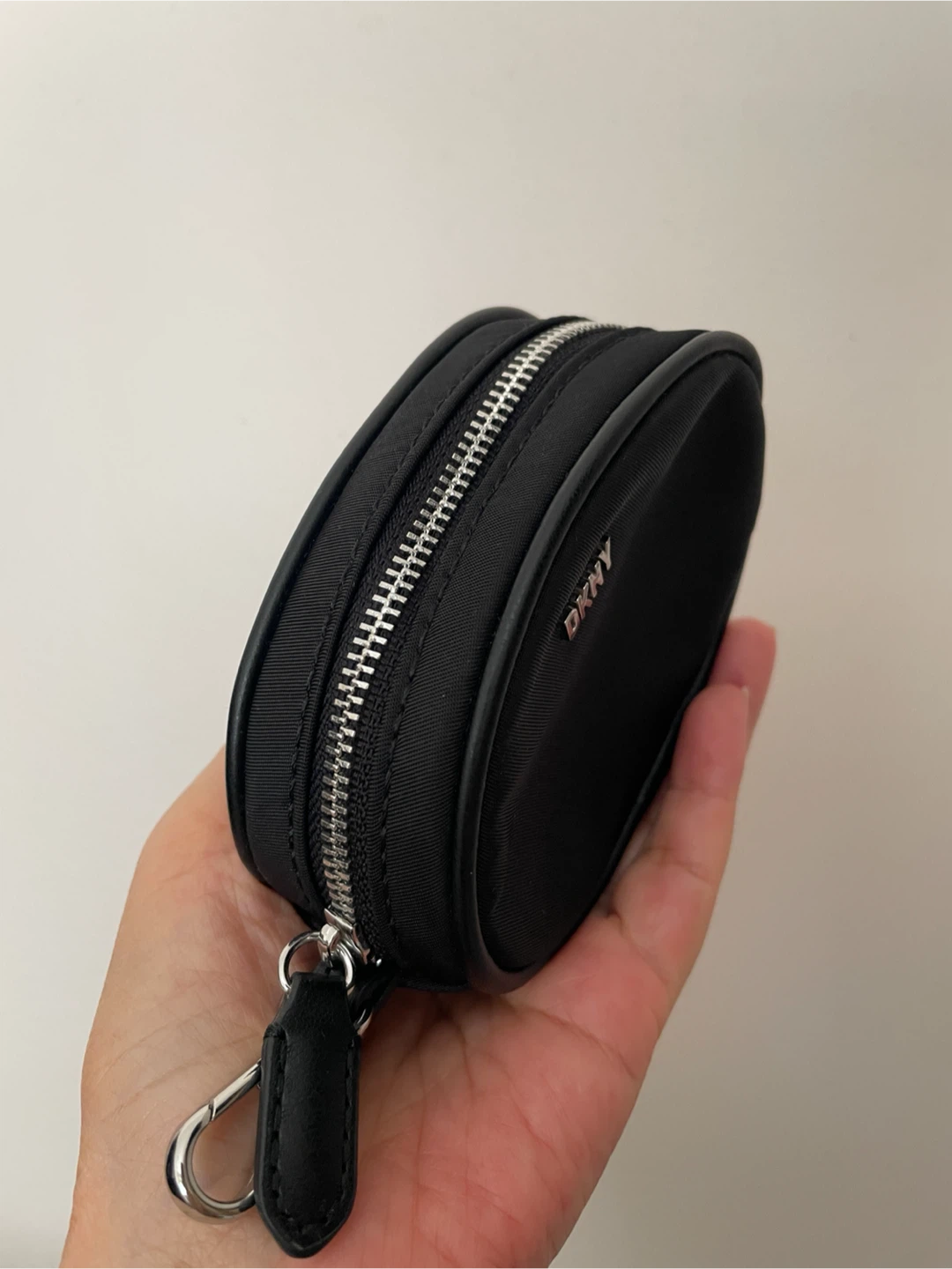 DKNY small zip pouch - photo 2